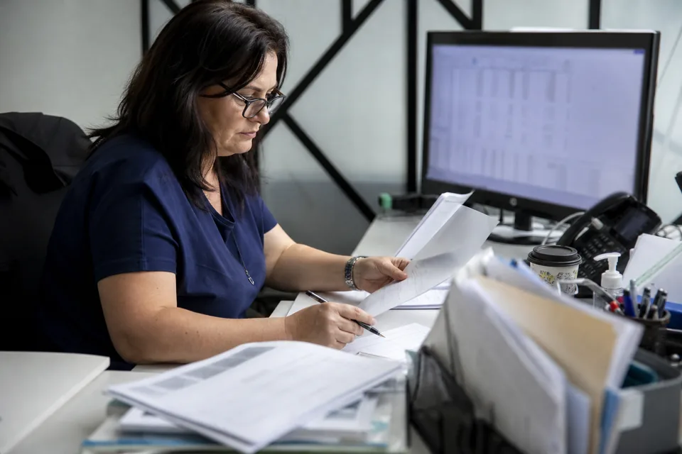 Revenue operations analyst comparing invoices with billing data